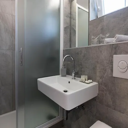Beachfront Apartments Zanic Podstrana Room photo