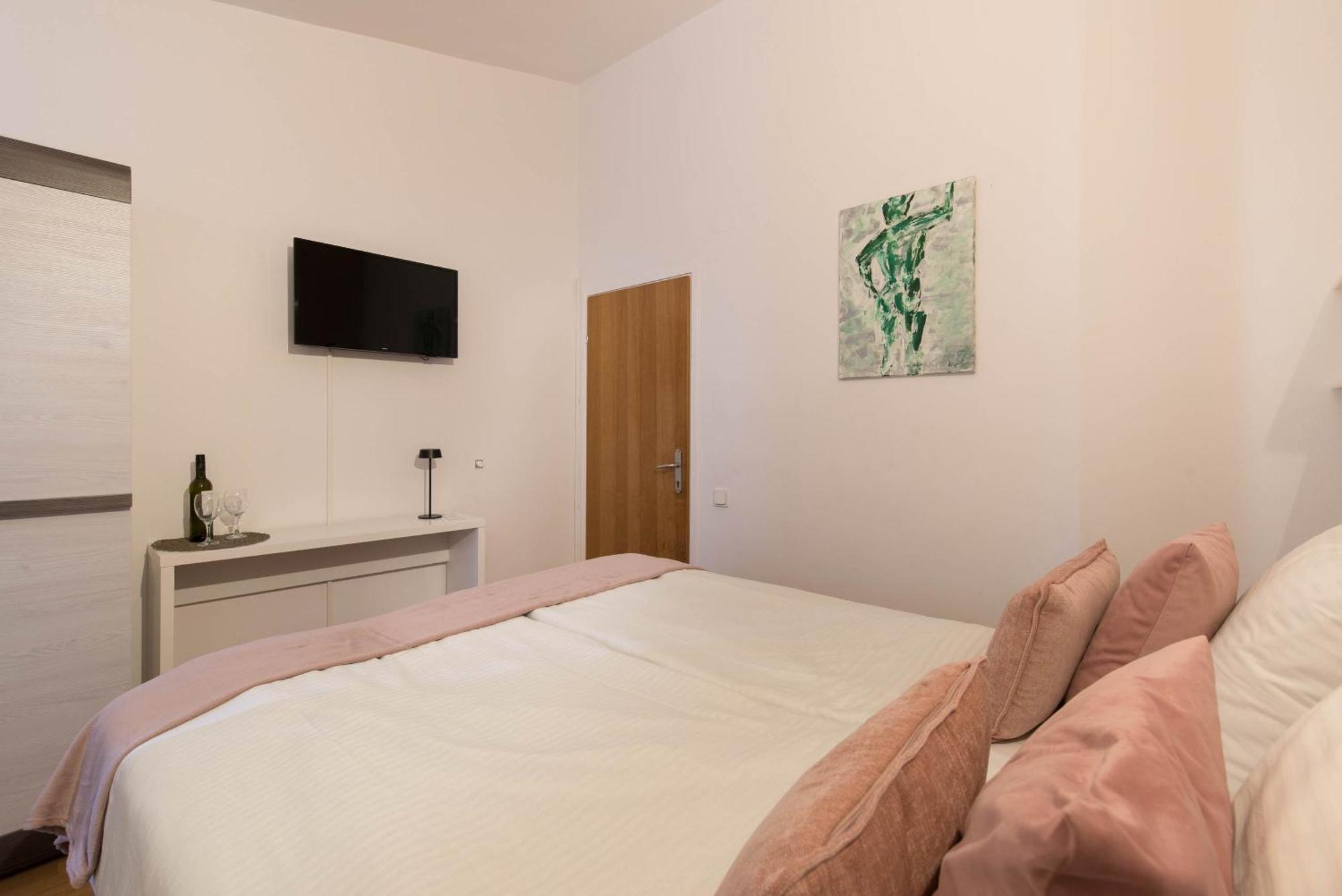 Beachfront Zanic Apartment *